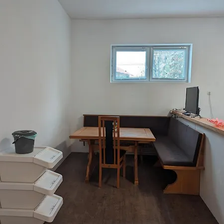 Spacious In Perfect For Long Asten (Linz)