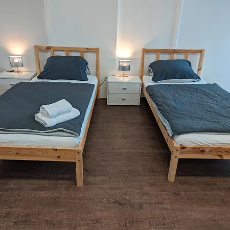 Spacious In Perfect For Long Asten
