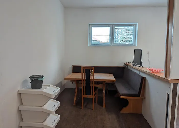 Spacious In Perfect For Long Asten (Linz)