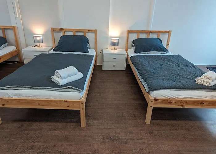 Spacious In Perfect For Long Asten